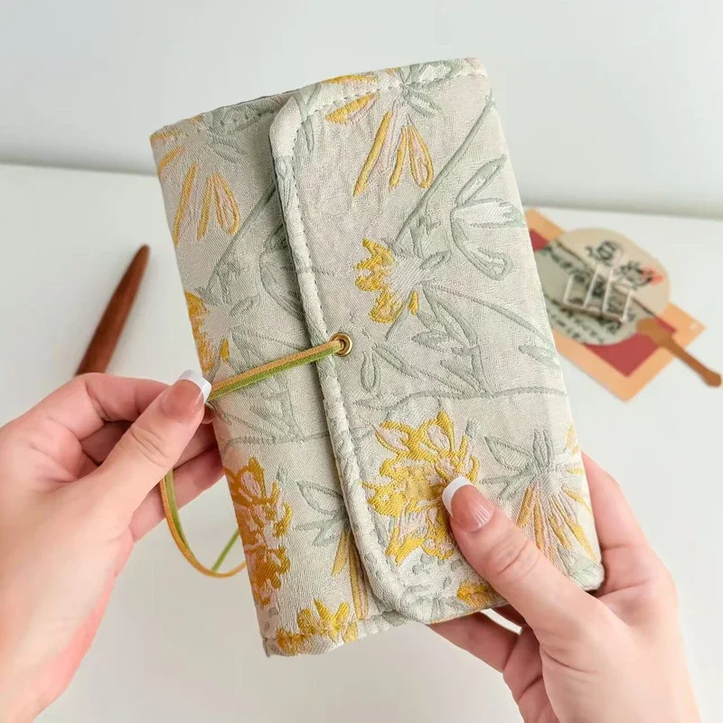 

Beautiful Handbooks Notebook for Girls Cloth Cover Retro Chinese Style Loose-Leaf Diary Portable Scrapbook Binder Notepad Gift
