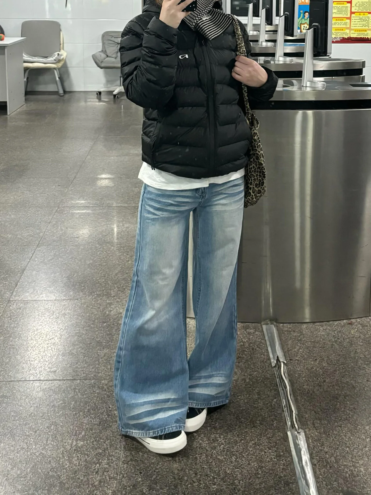 Jeans a gamba larga a vita alta Pantaloni in denim dimagranti vestibilità ampia da donna Autunno Inverno Faion Waed out Pantaloni lunghi casual strappati