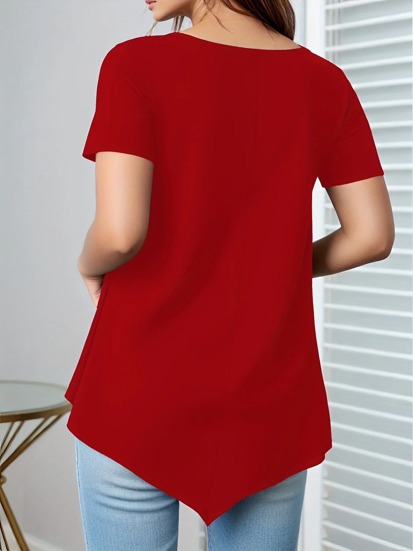 Übergrößen-Damen-T-Shirt mit fließendem High-Low-Schnitt für mühelosen Alltagsstil – Detail 5