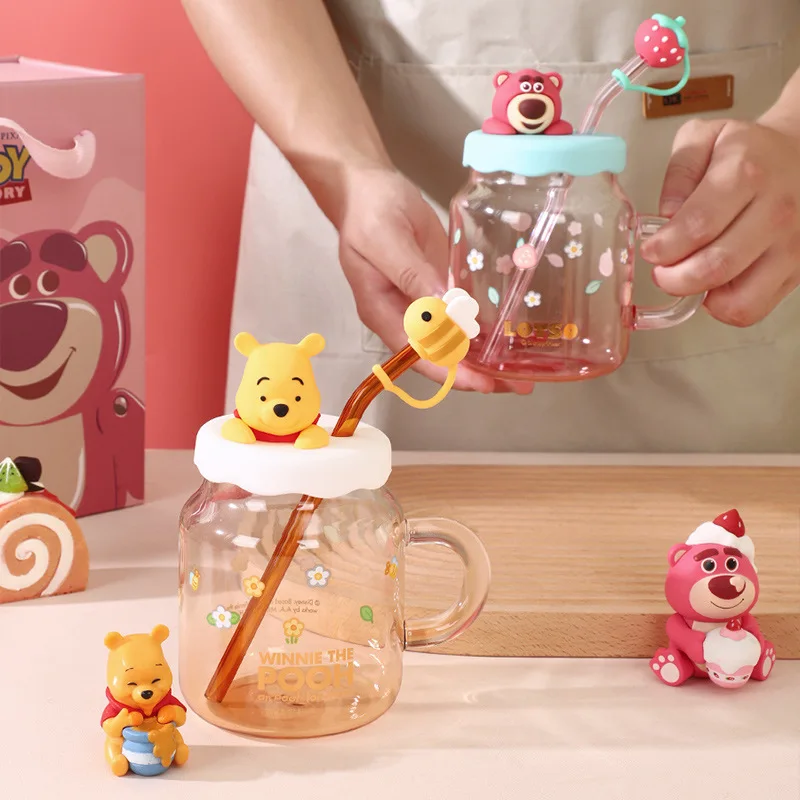 

2025 мультяшная чашка для воды с клубничным медведем, 550 мл, милая детская чашка для воды с Винни-Пухом и соломенной стеклянной подарочной коробкой, подарок другу