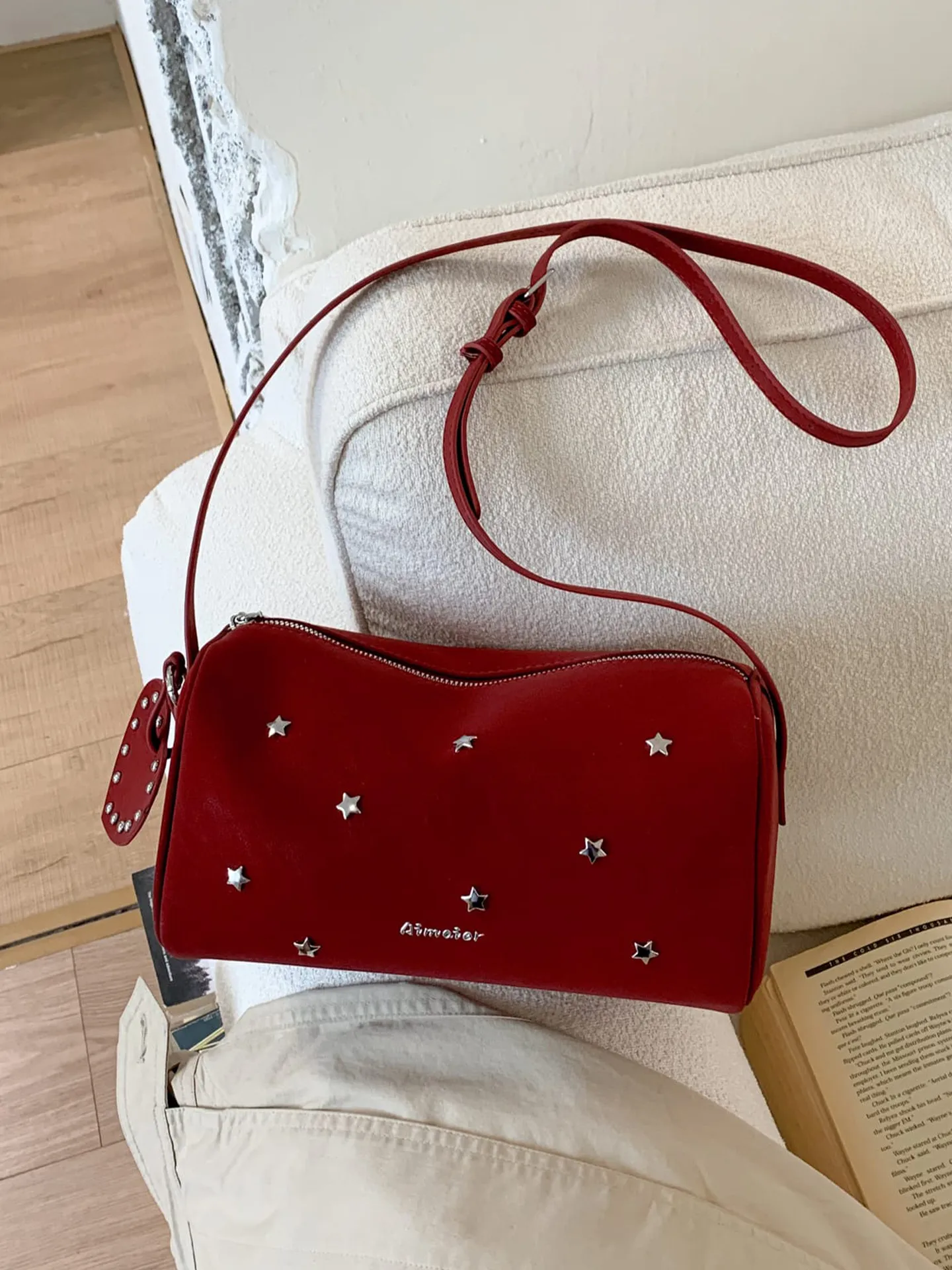 

Модные сумки-мессенджеры с декором в виде звездных заклепок, новые женские сумки через плечо из мягкой кожи, корейская повседневная универсальная сумка-кроссбоди