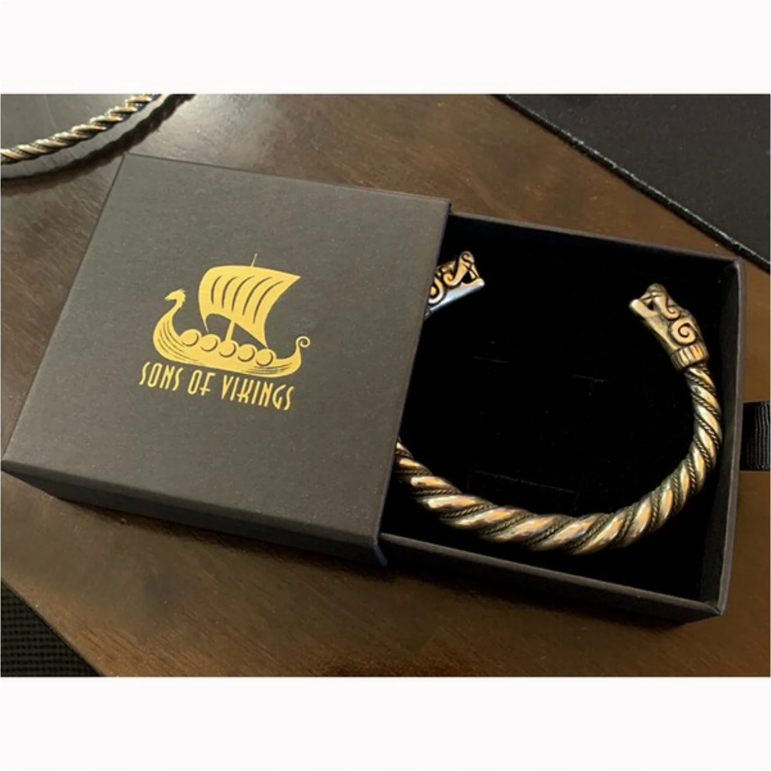 

Персонализированная фиолетовая шкатулка для драгоценностей из 20 шт. с мешочком из микрофибры: набор упаковки с логотипом