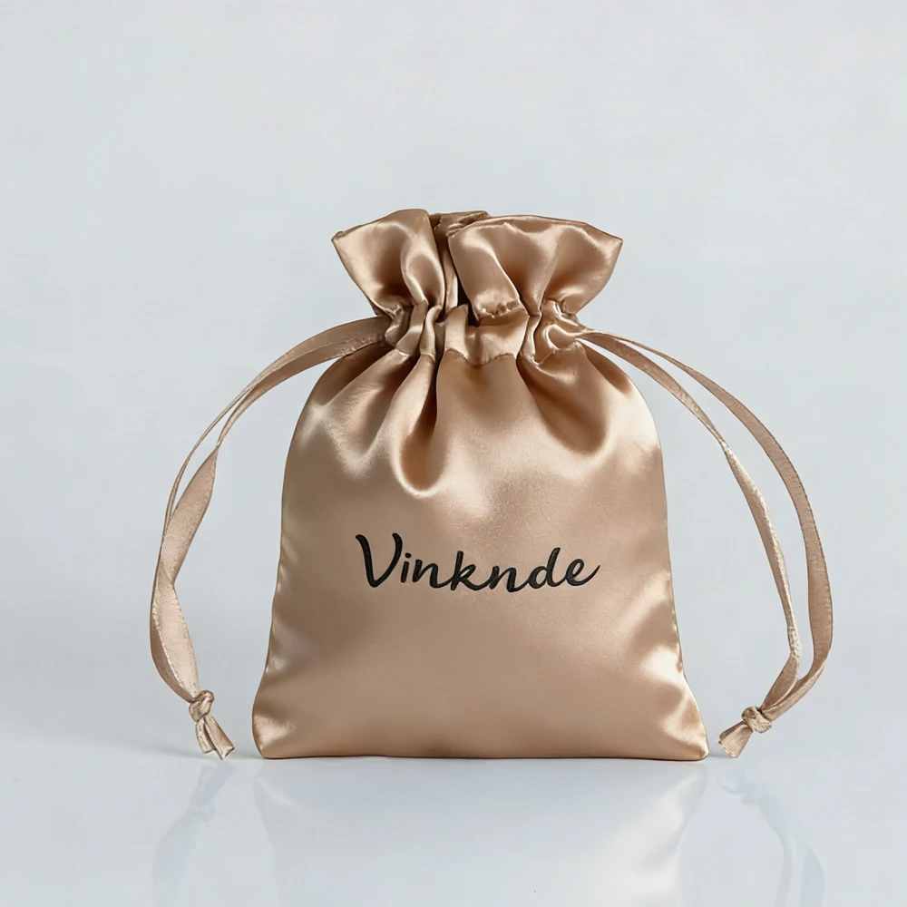 100 Stuks Zijde Satijn Geschenkzakje Custom Logo 8x10cm Trekkoord Zakjes Sieraden Verpakking Zakjes Bruiloft Goodie Gunsten Cake Zakjes - afbeelding 1