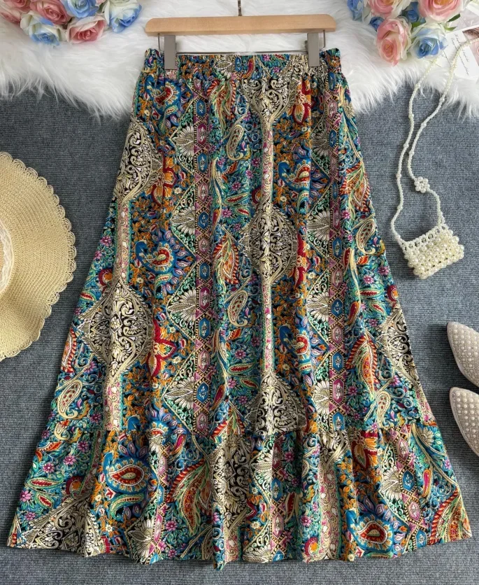 Europäischer Plus-Size Damenrock mit Ethno-Paisley-Print, dehnbarer elastischer Bund, Rüschensaum, Bohemian-Stil, langer Freizeitrock – Detail 5