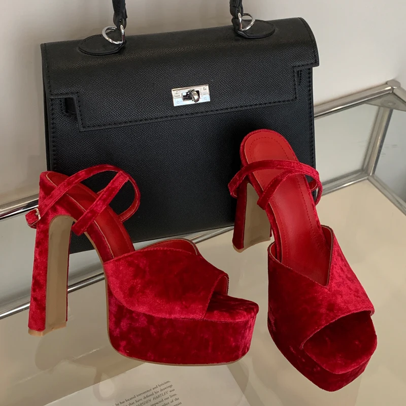 

Красные бархатные свадебные туфли, женские босоножки на высоком каблуке, пикантная вечерние летние туфли на платформе с пряжкой и ремешком, Zapatos De Mujer