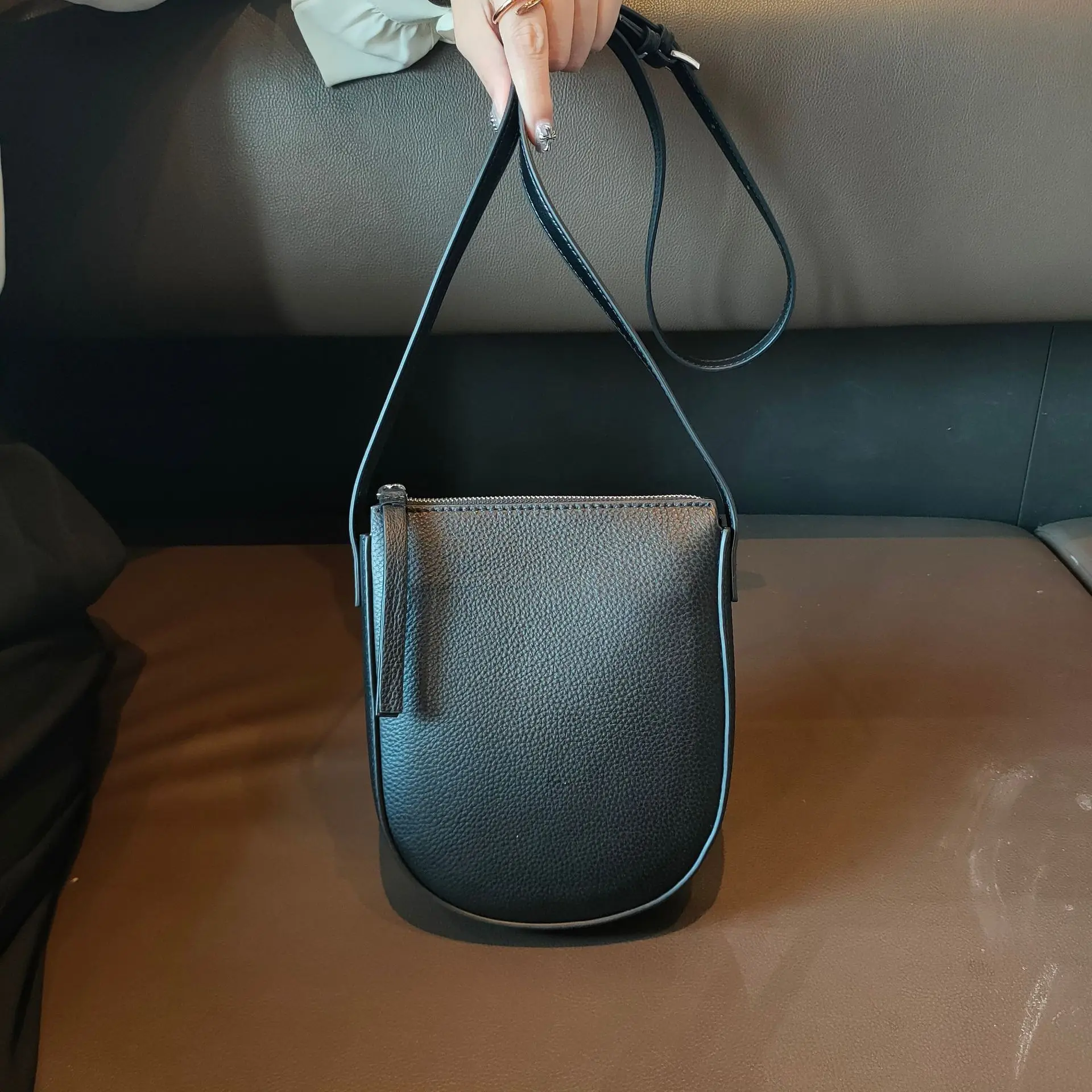 New Ladies Genuine leather mobile phone Bag Fashion trend first layer cowhide single shoulder oblique span small square bag