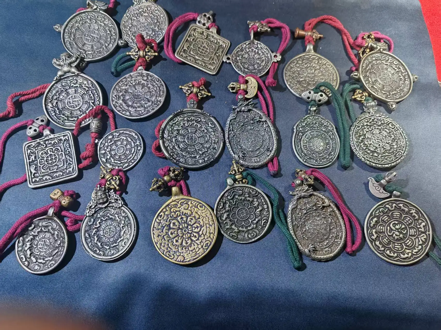 1pcs/lot Quality Exquisitely Crafted Vintage Weathered Tibetan Nine Palace Eight Trigram Pendant Mysterious Millennium Ancient