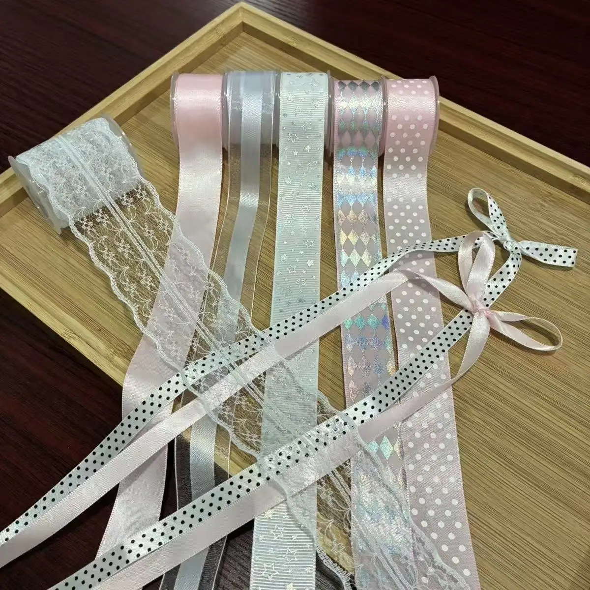 8-teiliges Set mit Spitzenbändern in Heißsilber mit Tupfenmuster, Baji-Kombination, handgefertigt, DIY-Haaraccessoires, Schleifenmaterial, Geschenkband – Detail 4
