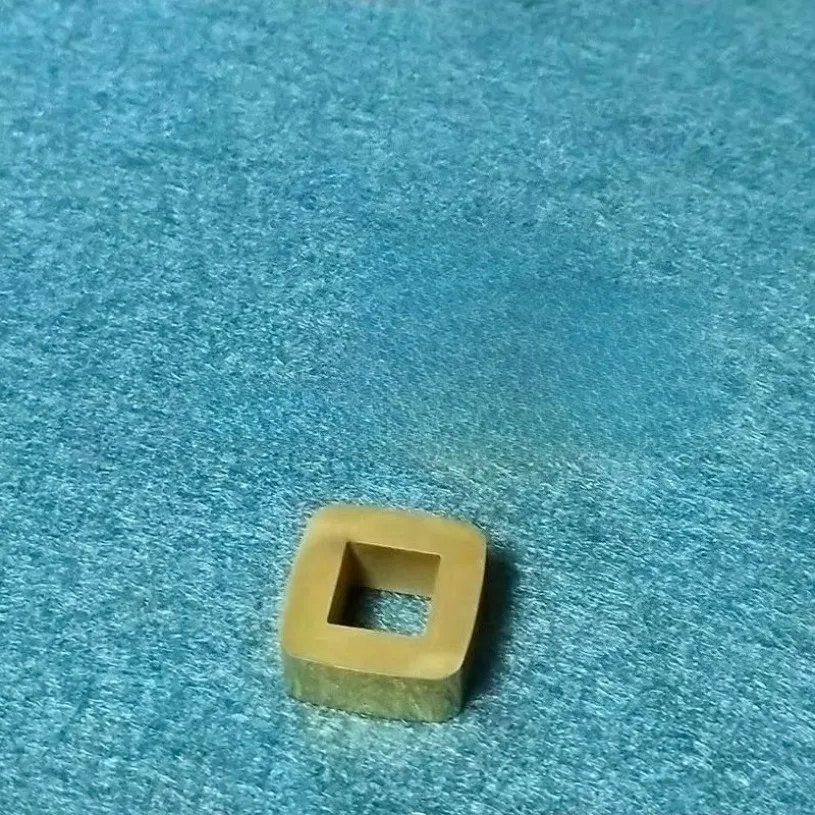 

C001 Контакт подачи питания 100432997 12x12x5 мм для Robofil 100,200,400,CUT20,CUT30. 135021883, 1 шт.