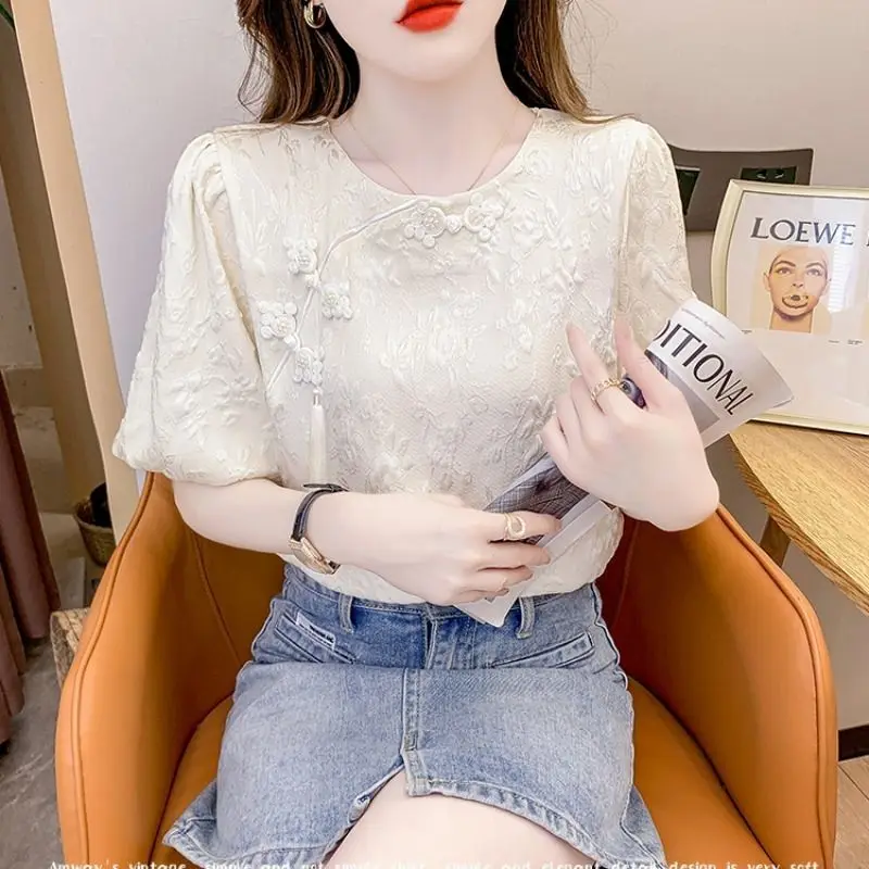 قميص أنيق بأكمام قصيرة من اللوز على الطراز الصيني مع جزء علوي فقاعي للنساء