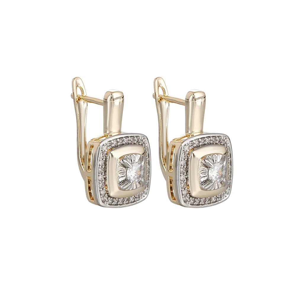 Doppellagiges, quadratisches Kissen-Set mit Zirkonia-Ohrringen und einem passenden Ring, ein luxuriöses Schmuckset für Verlobung, mit Diamanten. – Detail 10