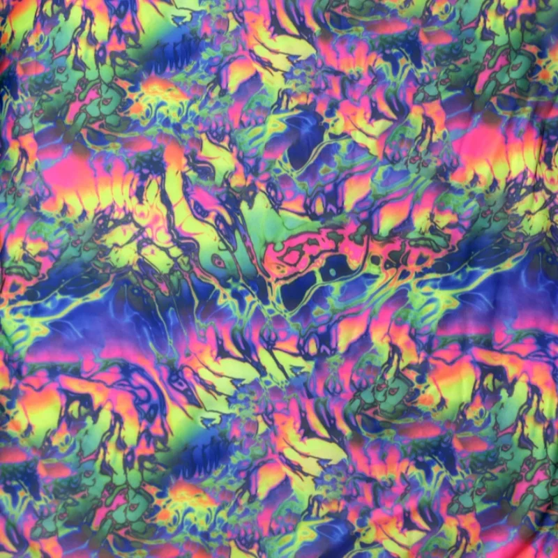 

Lycra Digital Printing Luxury Brand Red and Green Background Geometric Irregular Pattern Silk Elastic Fabrics for Needlework