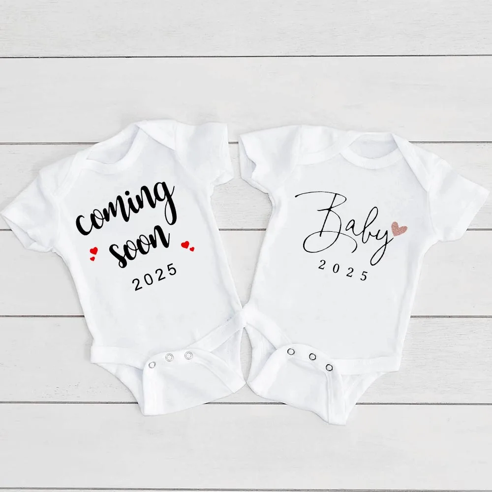 

Baby Coming Soon 2025 Announcement Newborn Bodysuit Baby Romper Summer Boys Girls Outfits Body Pregnancy Reveal Clothes Jumpsuit