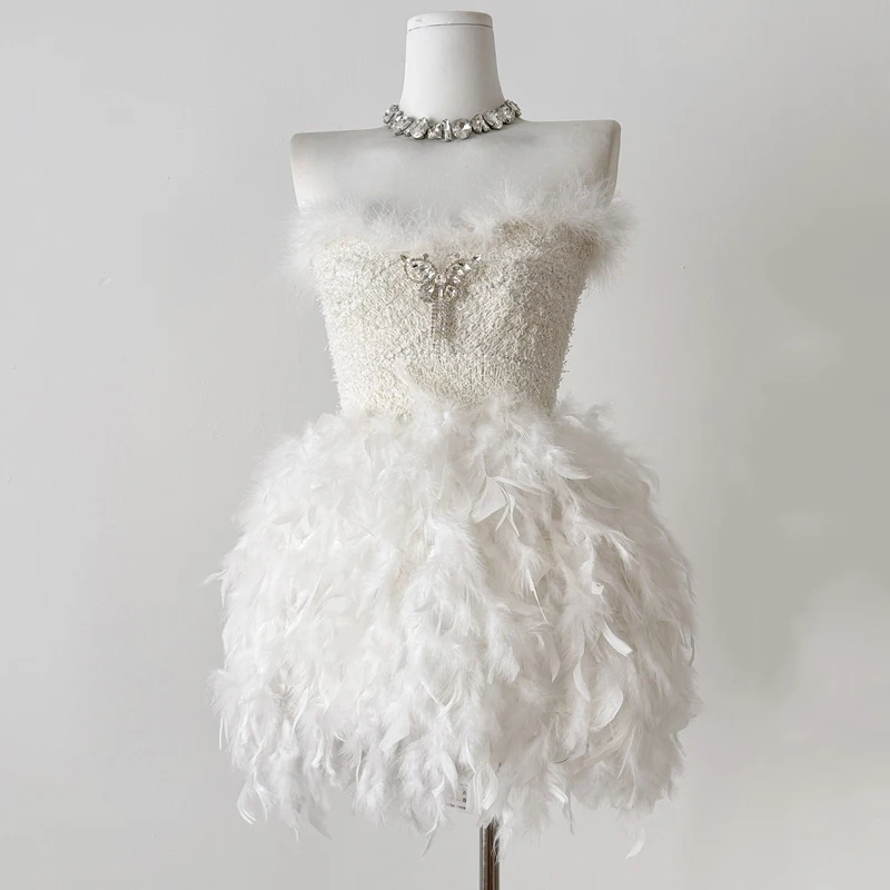 

Feathers Ball Gown Women Sleeveless Strapless Short Dress White Black Stretch Elegant Party Club Zip Up Dress with Brooch