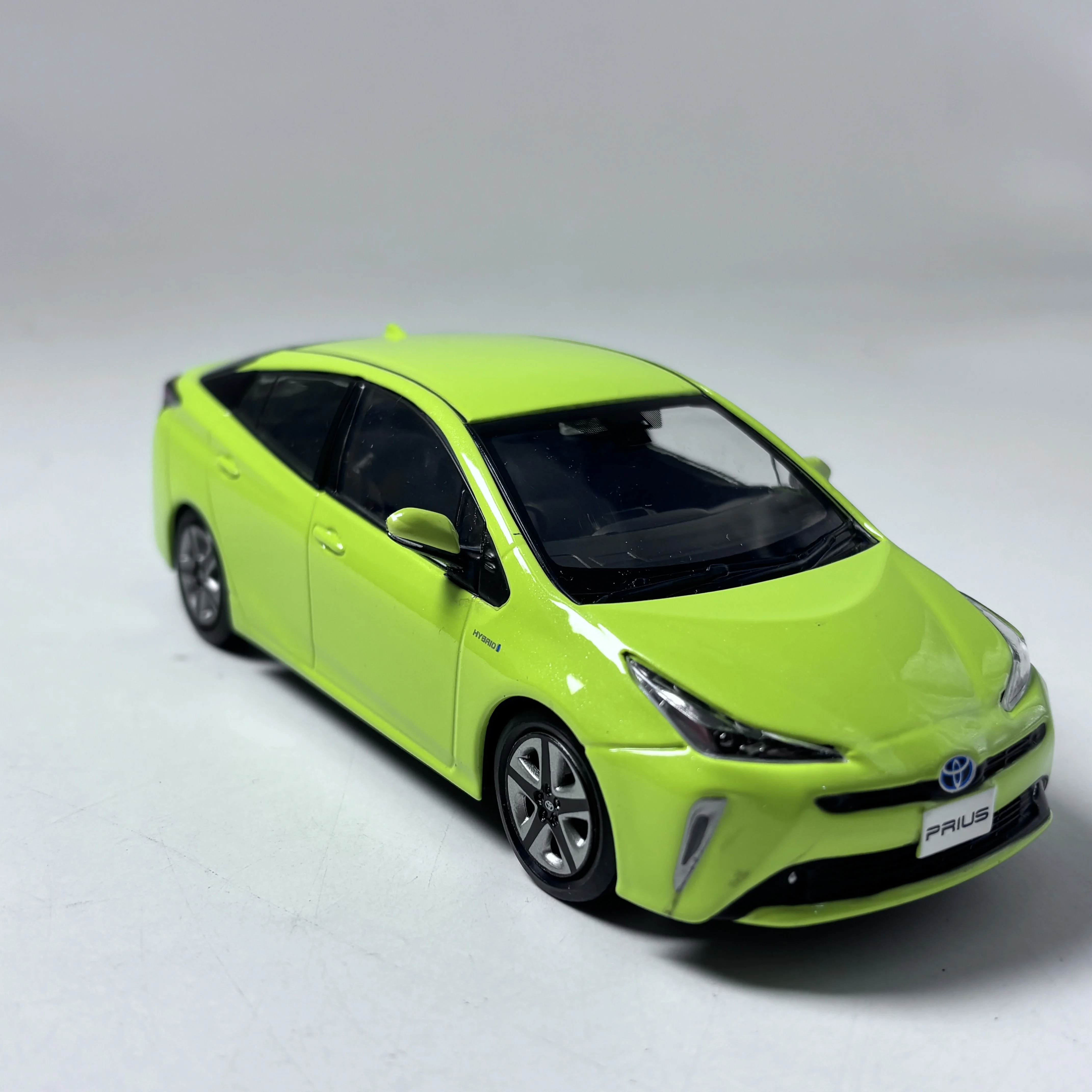 1:30 Scale Toyota Prius Alloy Diecast Model - Miniature