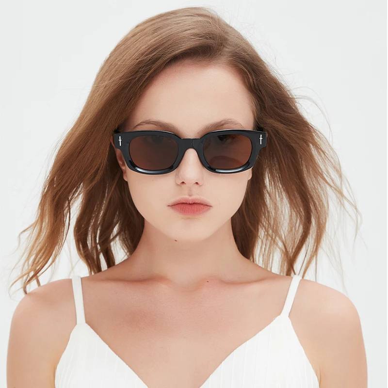 إطار صغير مربع النظارات الشمسية النساء الرجال الكلاسيكية الفاخرة Sunies الترفيه تخفيف نظارات شمسية سيدة رجل UV400 نظارات واقية