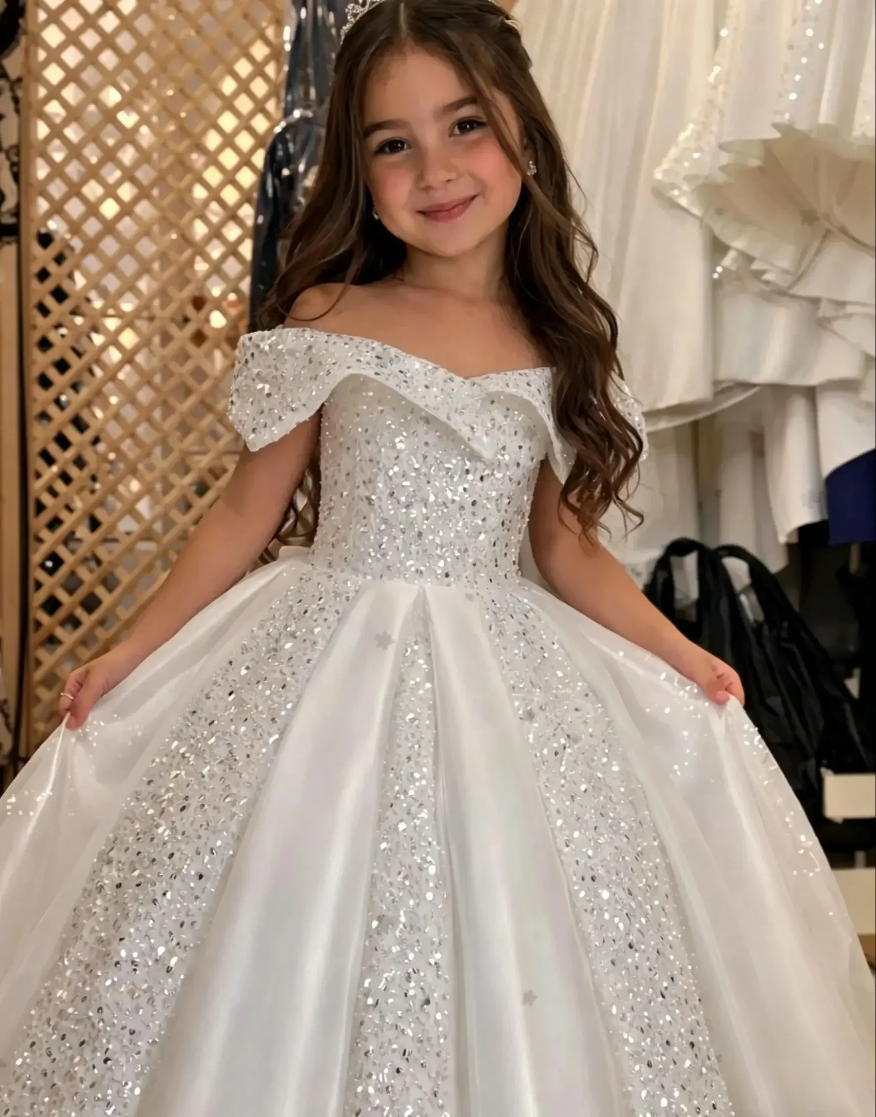 Elegantes Blumenmädchenkleid für Hochzeiten, Satin mit Pailletten, Glänzendes Kinder-Geburtstagskleid, Erstkommunion-Ballkleid, Maßanfertigung Großhandel – Detail 2