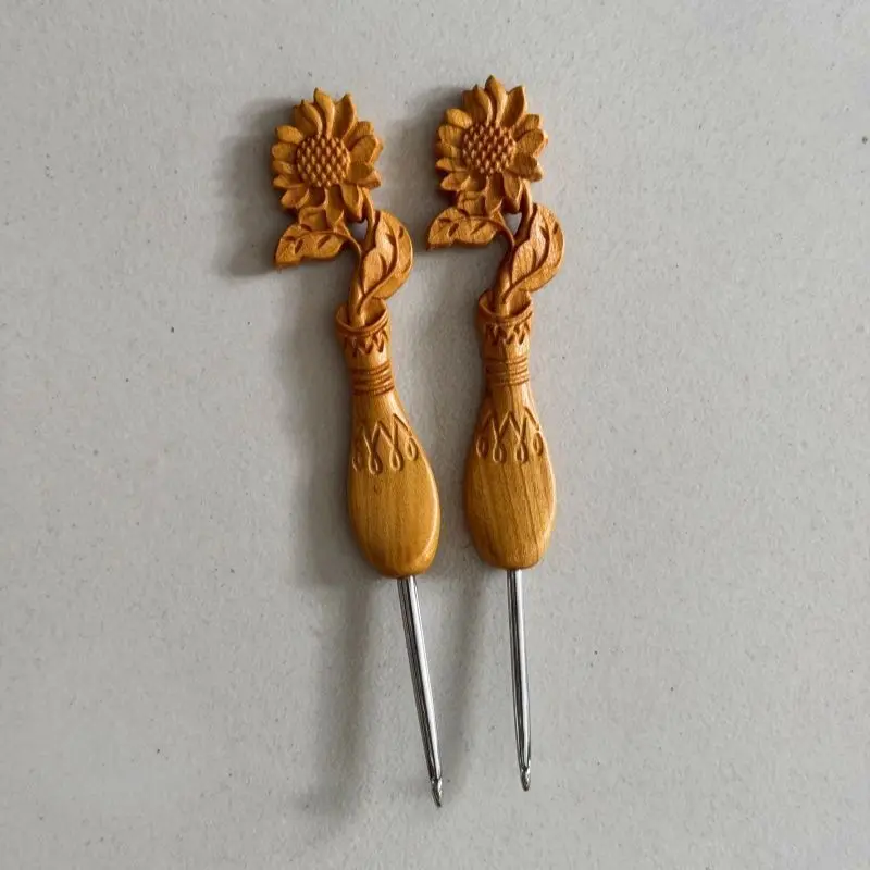 خطاف كروشيه بمقبض خشب عباد الشمس من خشب الصندل الأصفر، إبرة من الفولاذ المقاوم للصدأ المصقول يدويًا، أداة كروشيه ذاتية الصنع #1