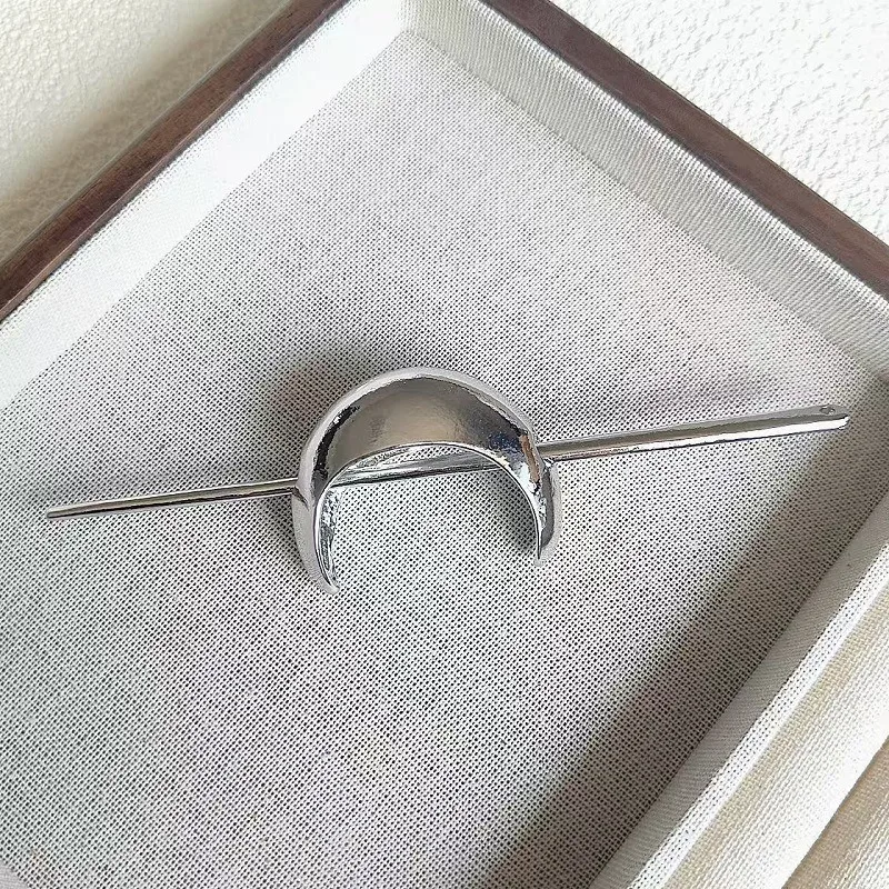 1 Stück chinesische silberne gebogene, halbmondförmige Haarnadel für Damen, High-End-Gefühl mit einfachem und stilvollem Haarnadel-Stirnband mit halbem Reißverschluss – Detail 1
