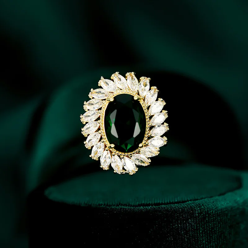 Retro Green Crystal Anti-light Buckle Brooch Lovely Geometry Shape AAA Zircon Small Brooch for Women Accessories Collar Pins