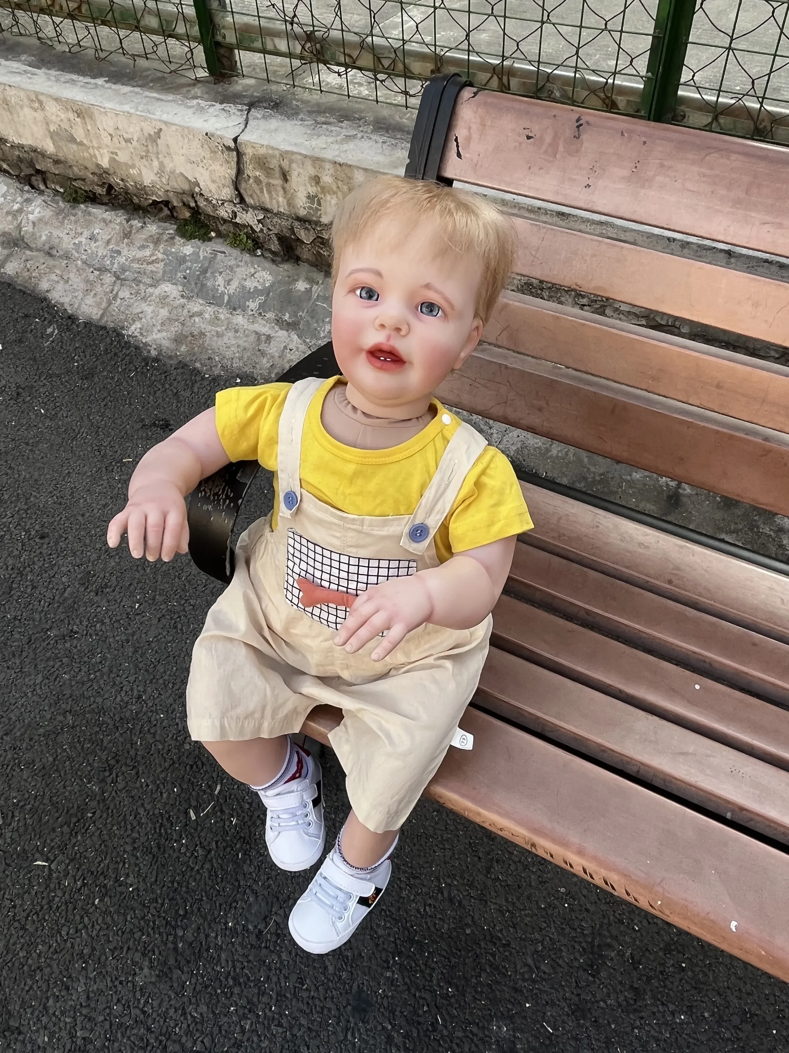 DLS Aangepaste Supply 28 inch Reborn Baby Katie Marie Boy Versie Handgeworteld Haar Al Afgewerkte Pop Met Jurk