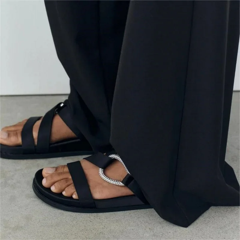 TRAF-Sandalias planas con diamantes de imitación para mujer, chanclas informales con punta redondeada, color negro, para verano, 2024