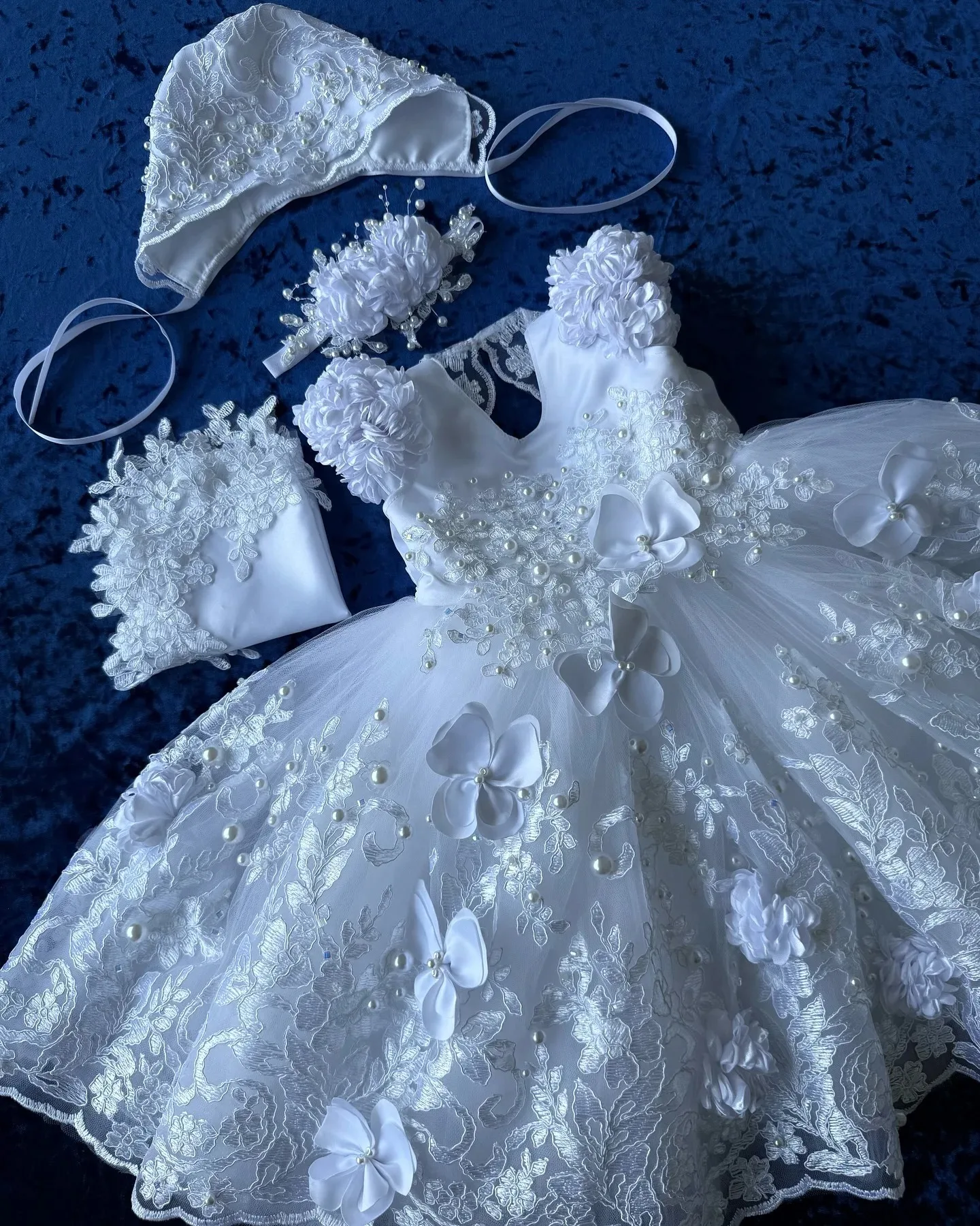 Quality Baptism 3D Lace Applique Flower Girl Dress with Bonnet Outfit for Wedding Baby Girls White Party Birthday Party Gowns