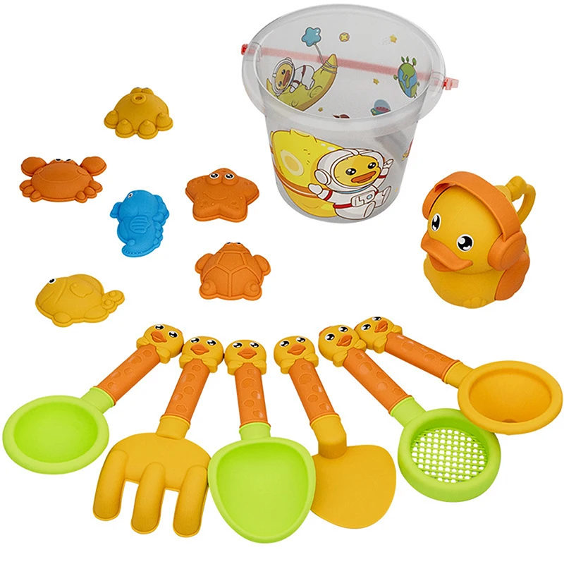 Set Permainan Pantai Anak-anak yang Menarik, dilengkapi Ember Bebek Luar Angkasa 14 Buah, Sekop, dan Botol Penyiram
