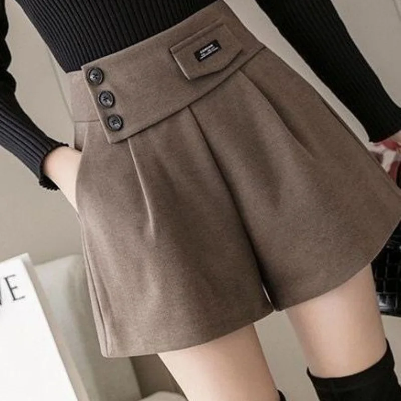 شورت نسائي كوري جديد فضفاض وواسع الساق لخريف وشتاء 2026، شورت صوفي سميك للسيدات بخصر عالٍ وسروال قصير