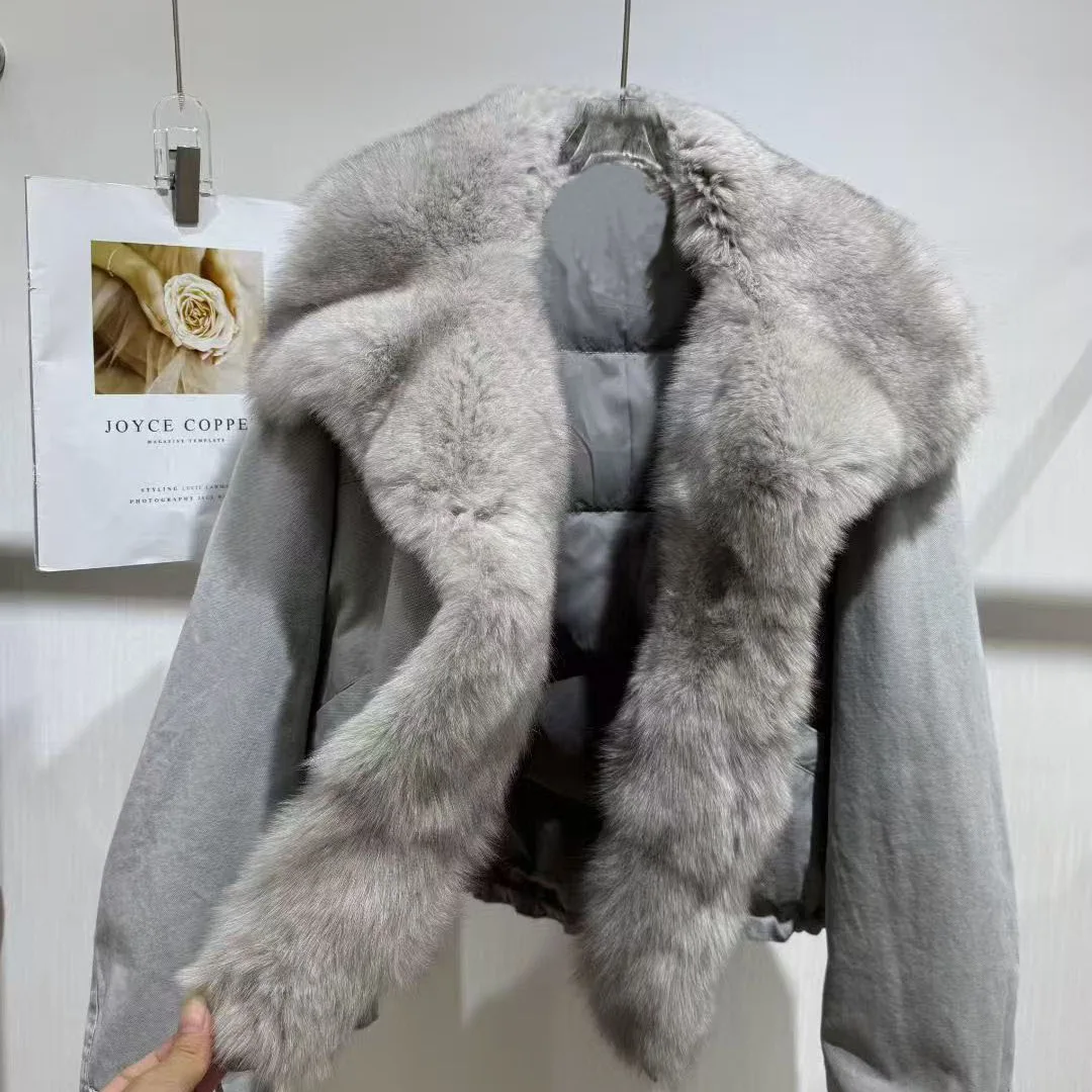 سترة جلدية بياقة من فرو الثعلب للنساء شتوية بيضاء من أوزة أسفل سترة منتفخة على طراز الدراجة النارية