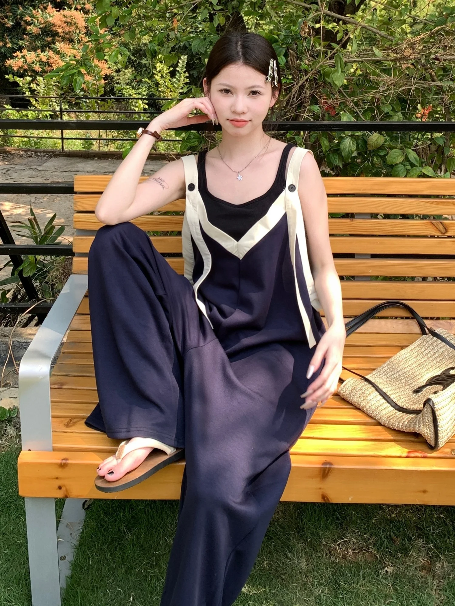 

Retro V-Ne Color Blo Strap Jumpsuit Women's Spring Summer Loose Casual Wide Leg Pants Drapey Overalls High Waist