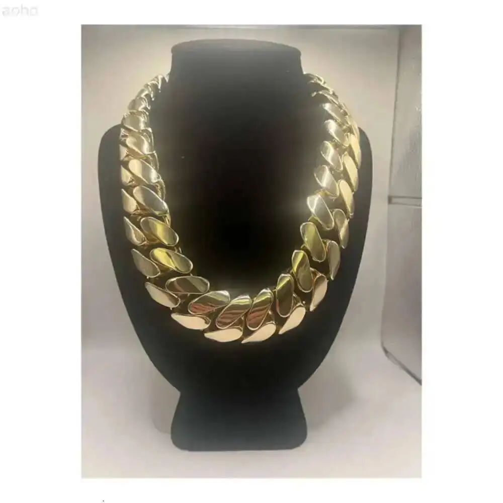 

Кубинская цепочка Майами 20 мм, тяжелая однотонная большая кубинская цепочка из нержавеющей стали с позолотой, модная модная. Золото 14 карат