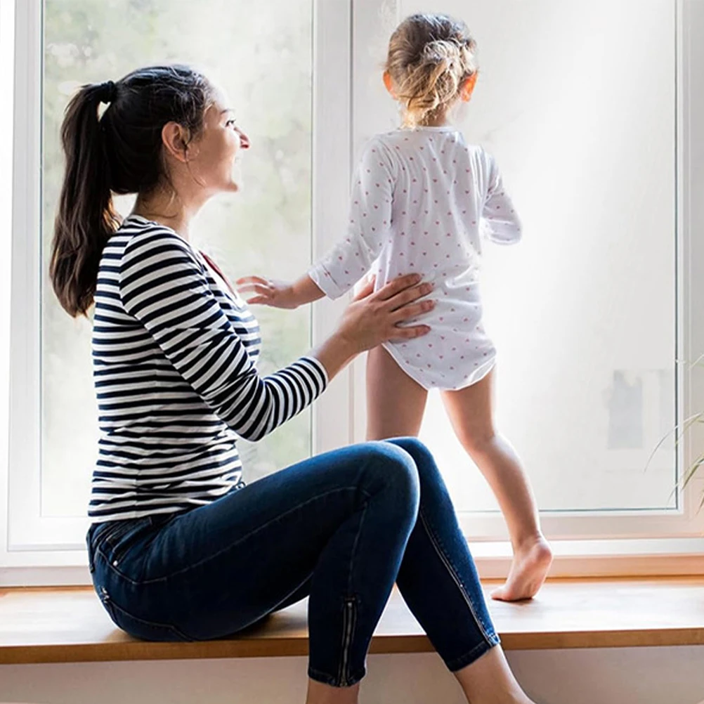 

1 Sheet Thermal Insulating Window Film Clear Reusable Film for Home Office Bedroom Windproof Energy Saving Winter Use