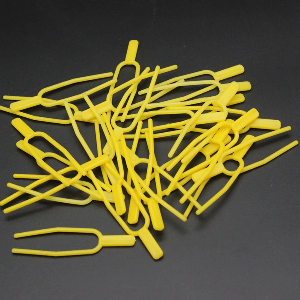 

150pcs Plant Support Clips Vine Fixing Tools Yellow Clamps for Watermelon Strawberry Peanut Vines Garden Stakes Anchors Plastic