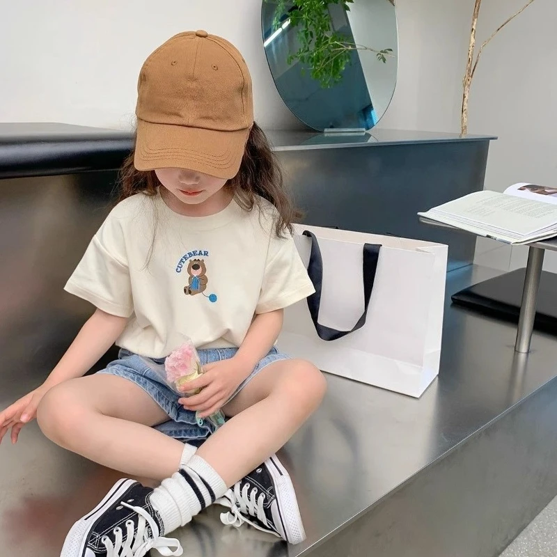 

Детская летняя футболка для девочек 2026: Новинка, корейский стиль, короткий рукав, 100% хлопок, с милым мотивом медведя, повседневный топ для малышей
