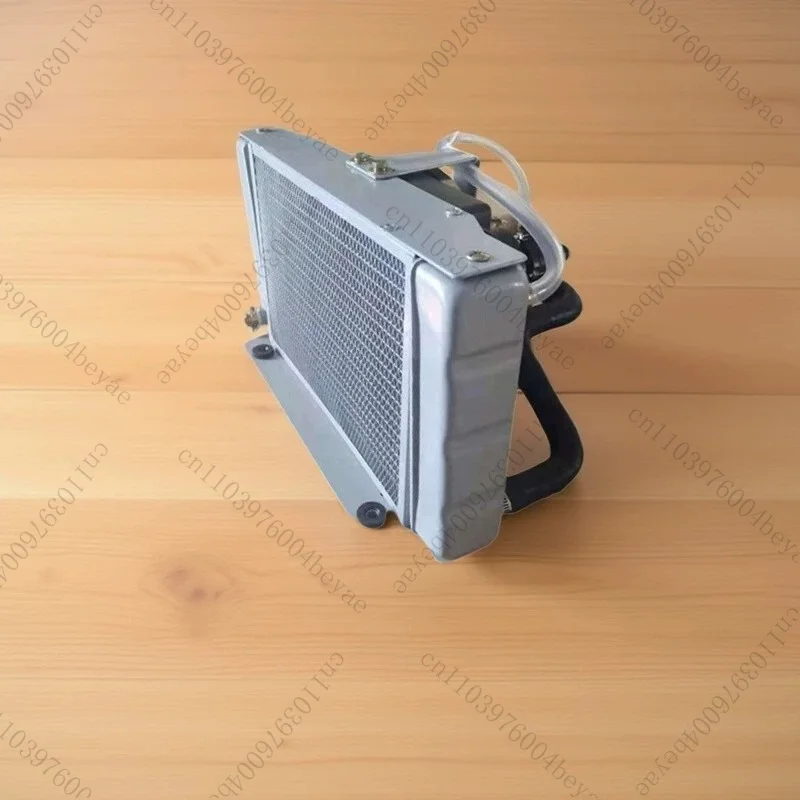 Tractor tricycle electronic auxiliary radiator circulation water tank