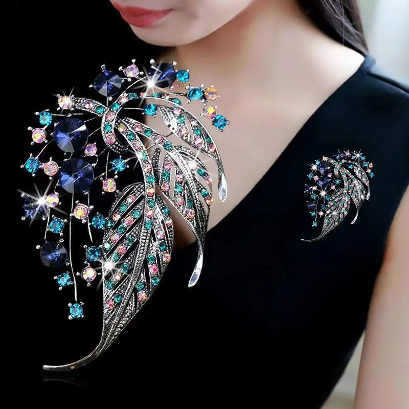 Baroque Vintage Leaf Shape Colorful Rhinestone Hollow Out Brooch Women Badge Elegant Coat Suits Corsage Brooch Pins Jewelry Gift