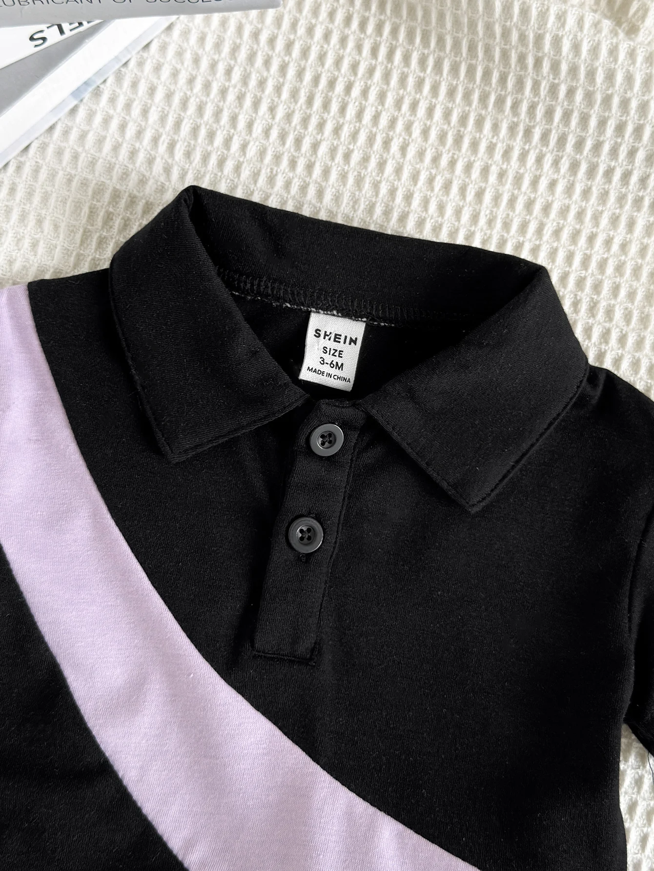 2-teiliges Sport- und Freizeitset für Babys/Jungen mit Revers, farbblockierten kurzen Ärmeln und Shorts für Kleinkinder im Alter von 0-3 Jahren, Sommer-Set für Babys/Jungen – Detail 12