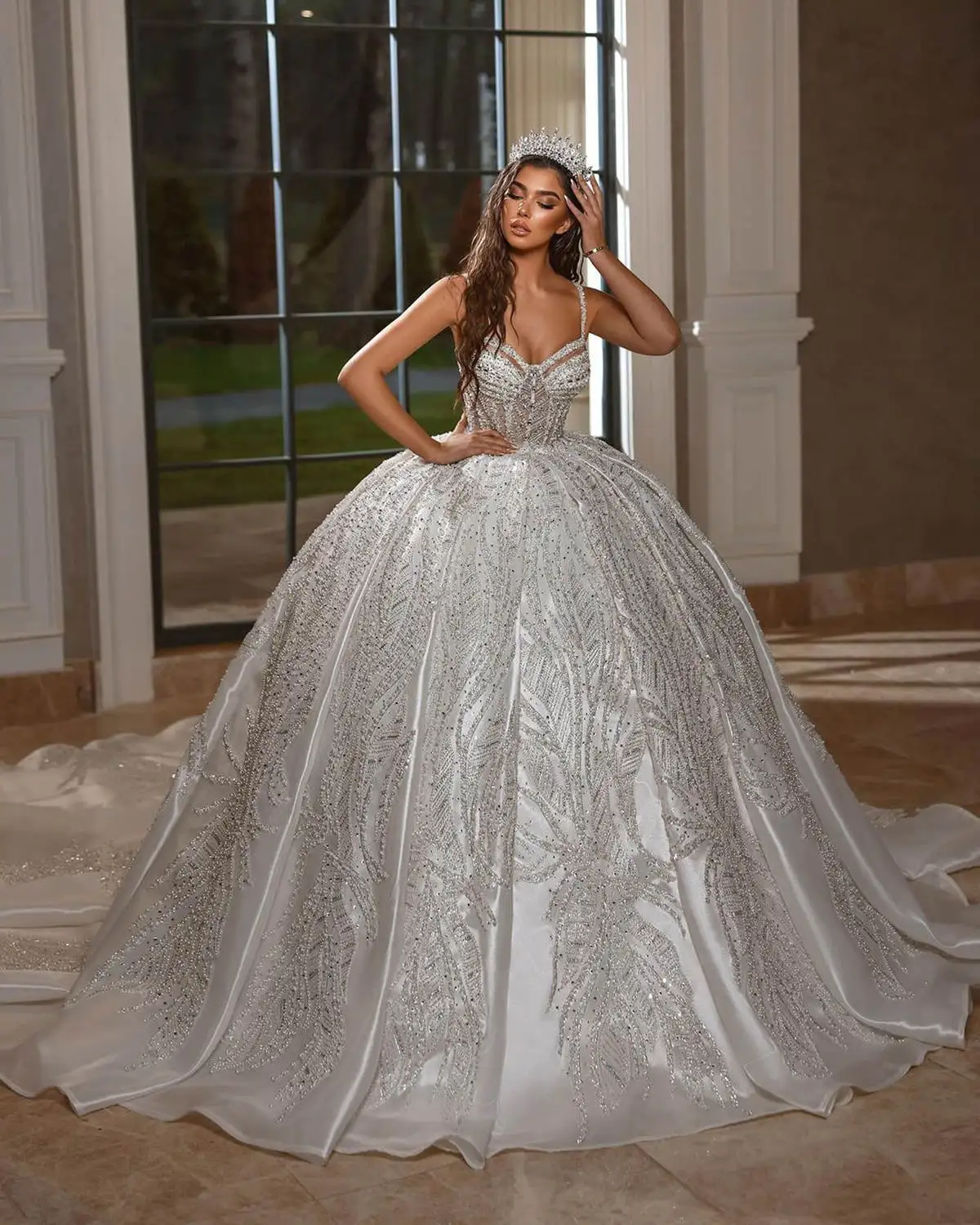 

Romantic Ball Gown Wedding Dresses Beads Pearls Shining Sequins Organza Backless Court Gown Bridal Customized Robe De Mariée