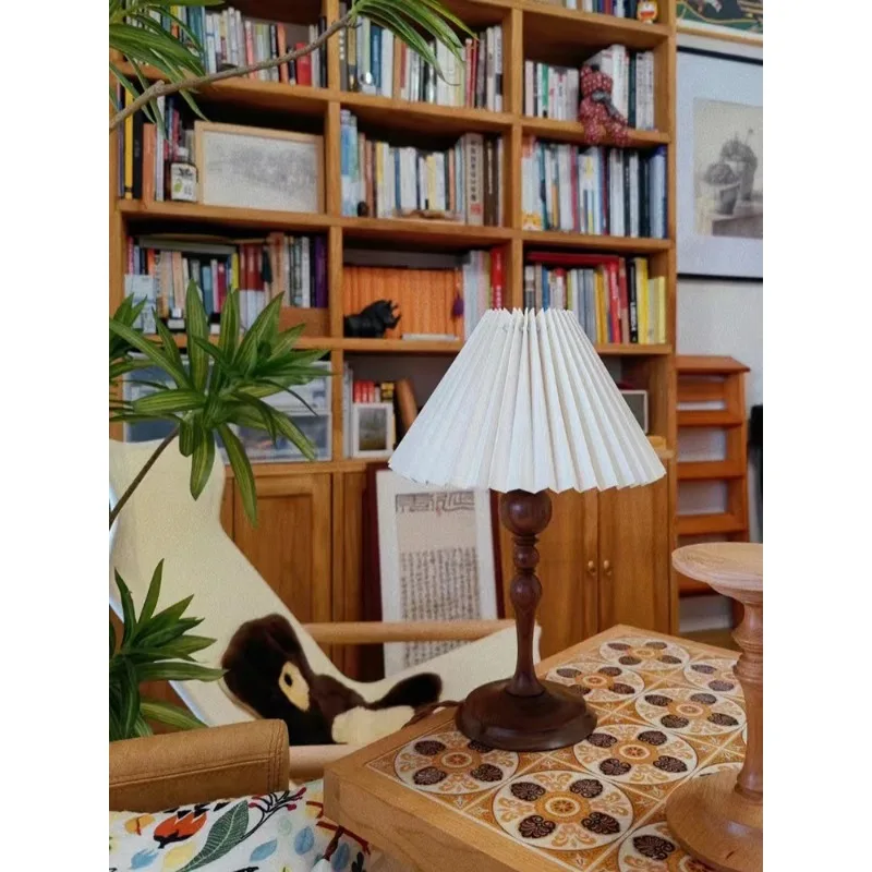 

Medieval American solid wood pleated desk lamp study bedroom bedside living room ambient light wabi sandy wind
