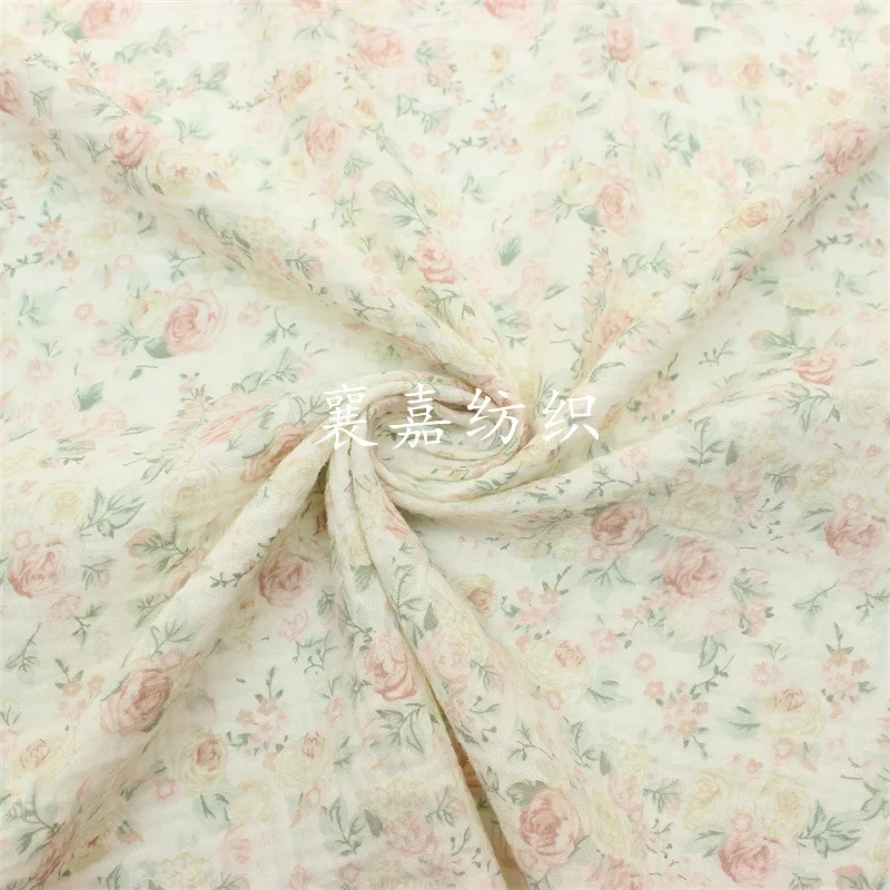 قماش شاش قطني بطبقة مزدوجة مطبوع عليه زهور ساحرة لملابس النوم وقماش خياطة الملابس المنزلية، 135 × 50 سم