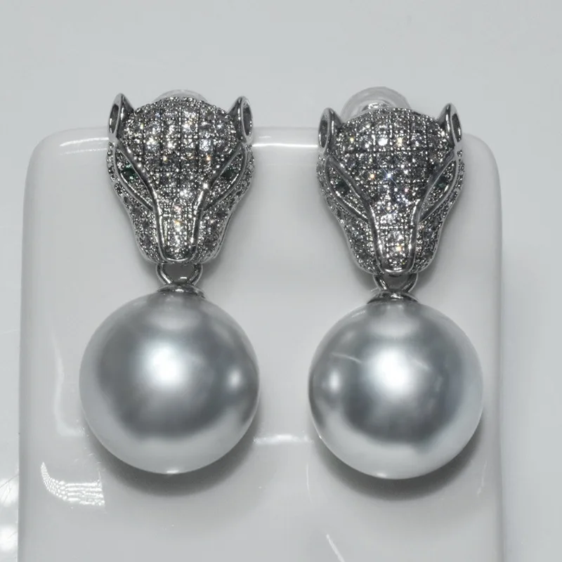 New Card Leopard Pearl Earrings Bright Light Deep-sea Mother-of-pearl Luxury Imported Flat Earrings Live Supply