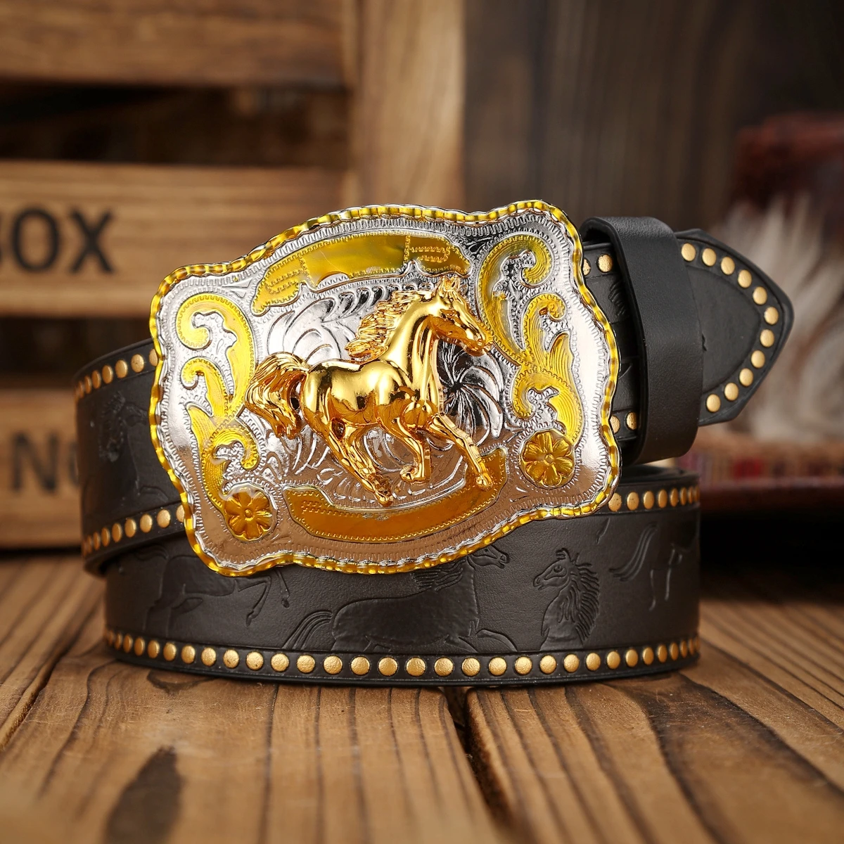 Ein Western-Style Gürtel aus PU-Leder mit Schnalle, geeignet für Männer und Frauen, ein einzigartiger Retro-Freizeitgürtel mit perforierten Nieten. – Detail 3