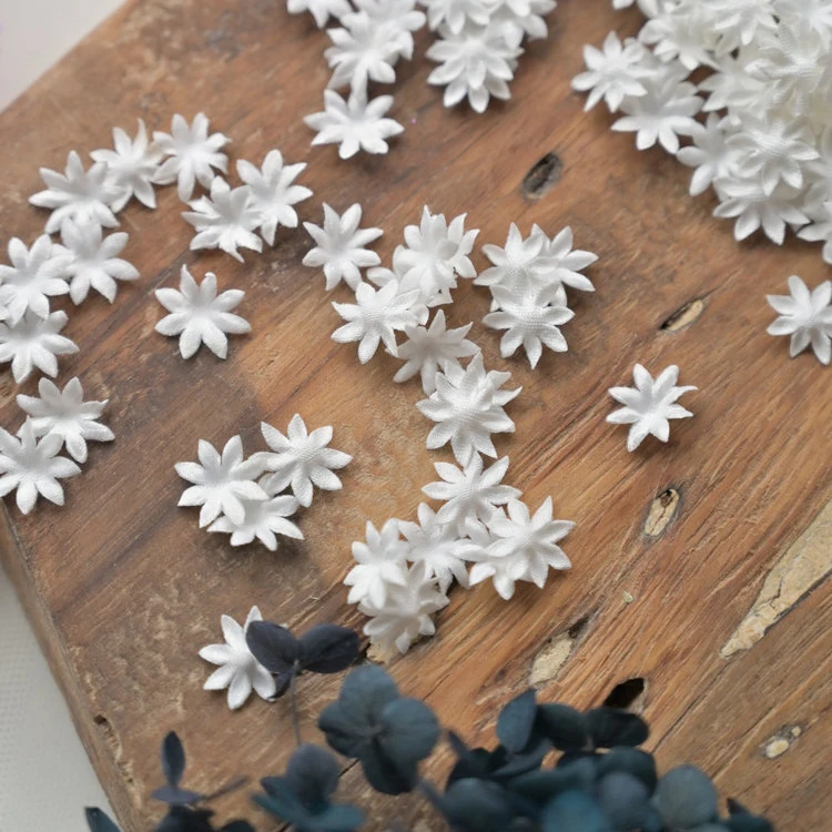 100 Stück/Packung.1,2CM Satin-Blütenblätter DIY 3D-Blume. Handgefertigte Dekorative Blumenstücke für Hochzeitskleider und Schleier-Accessoires RS24505 – Detail 5