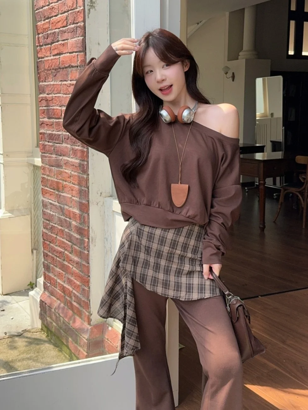 

Slim Fit Long Sleeve Sweatshirt And Pants Set with Plaid Apron Splice Shoulder Design for Women Fashionable Autumn Outfit