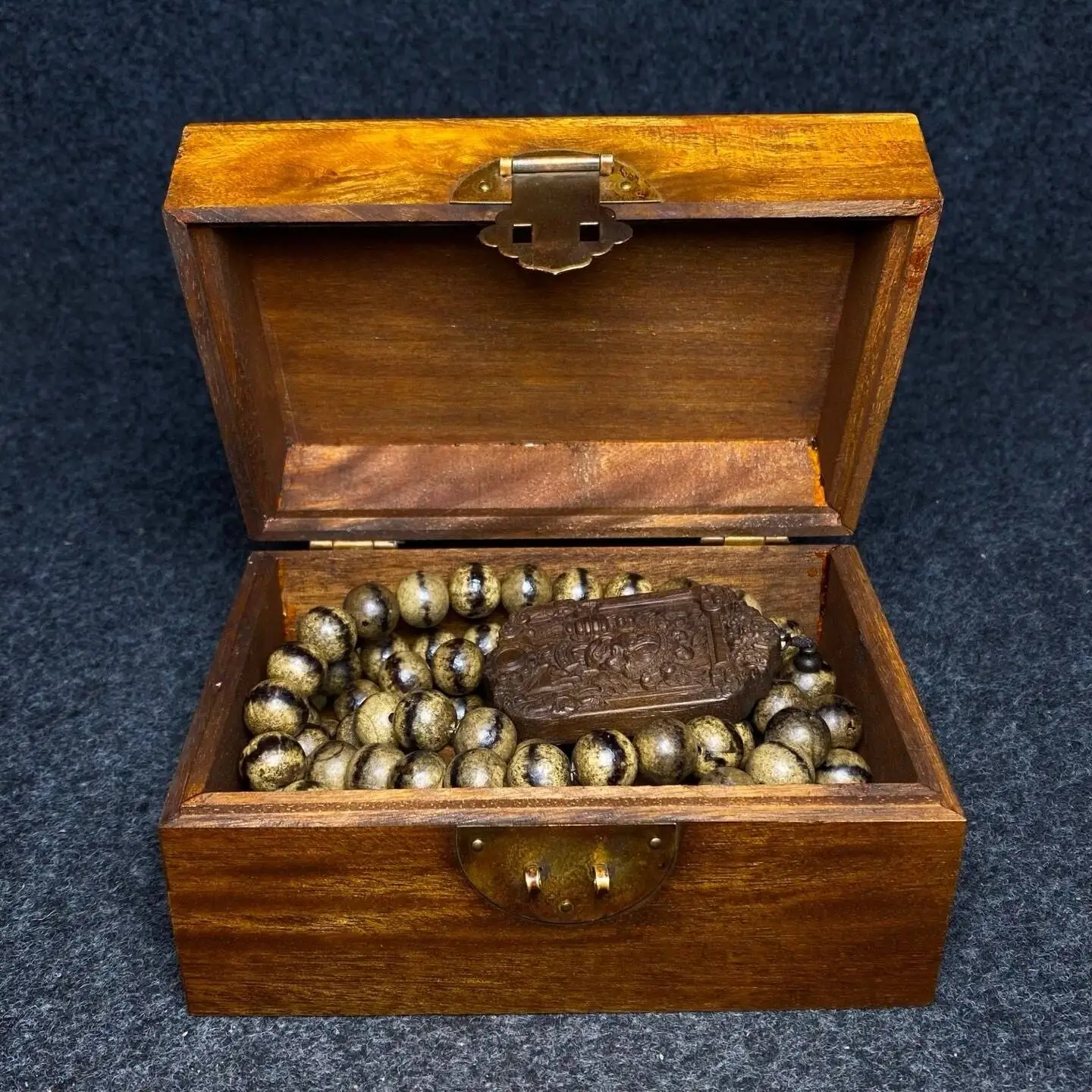 Pearwood Box Inlaid With Colorful Shells, Agarwood Buddhist Bead Necklace