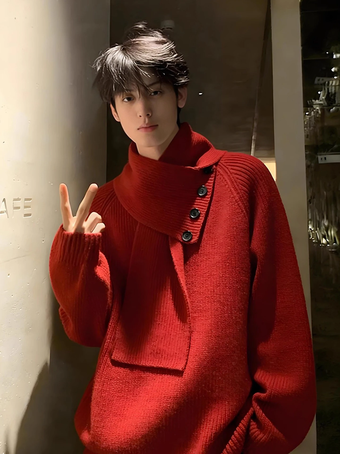 

Men's High Collar Fce Lined Asymmetric Thiened Knitwear Casual Loose Sle for New Year Visits Bright Red Color