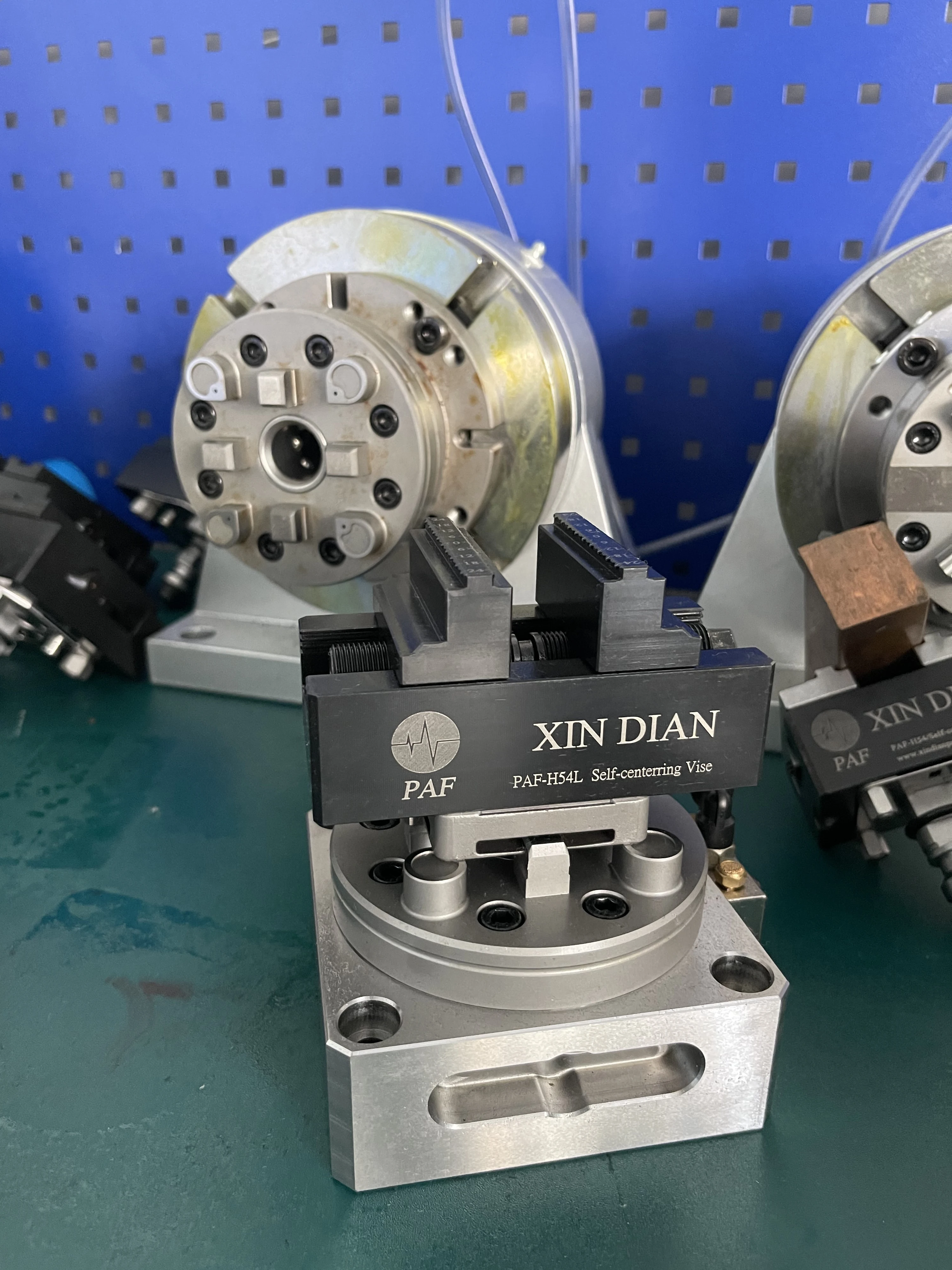 CNC Self-centering Vise 4-axis 5-axis Concentric Fixture Small Precision Vise EDM Copper Male Electrode Multi-station Processing