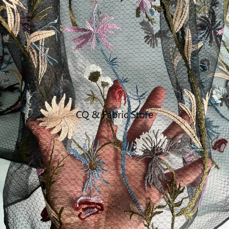 

Изысканная черная кружевная ткань с красочной вышивкой для женской одежды и свадебных платьев по метрам