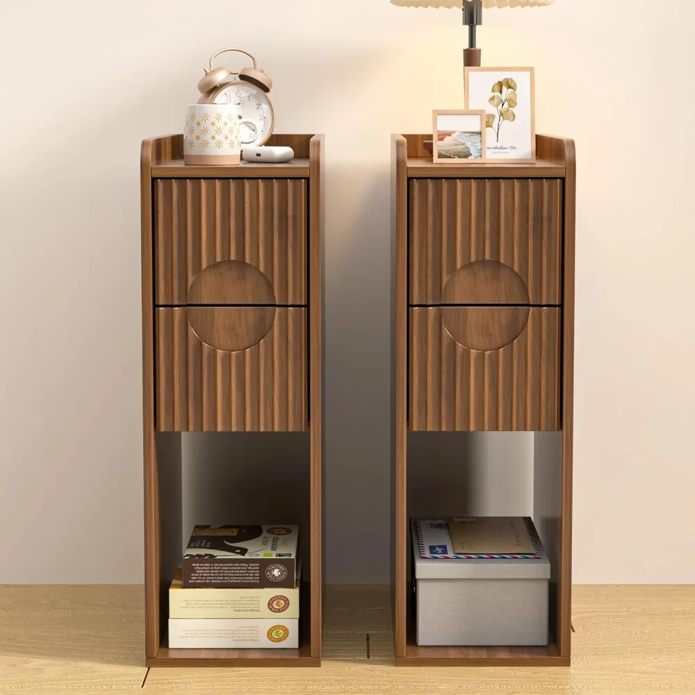 مجموعة منضدة ضيقة مخددة مكونة من 2، منضدة خشبية صغيرة ذات درجين، طاولة جانبية رفيعة، طاولة بجانب السرير عتيقة، مود منتصف القرن #1